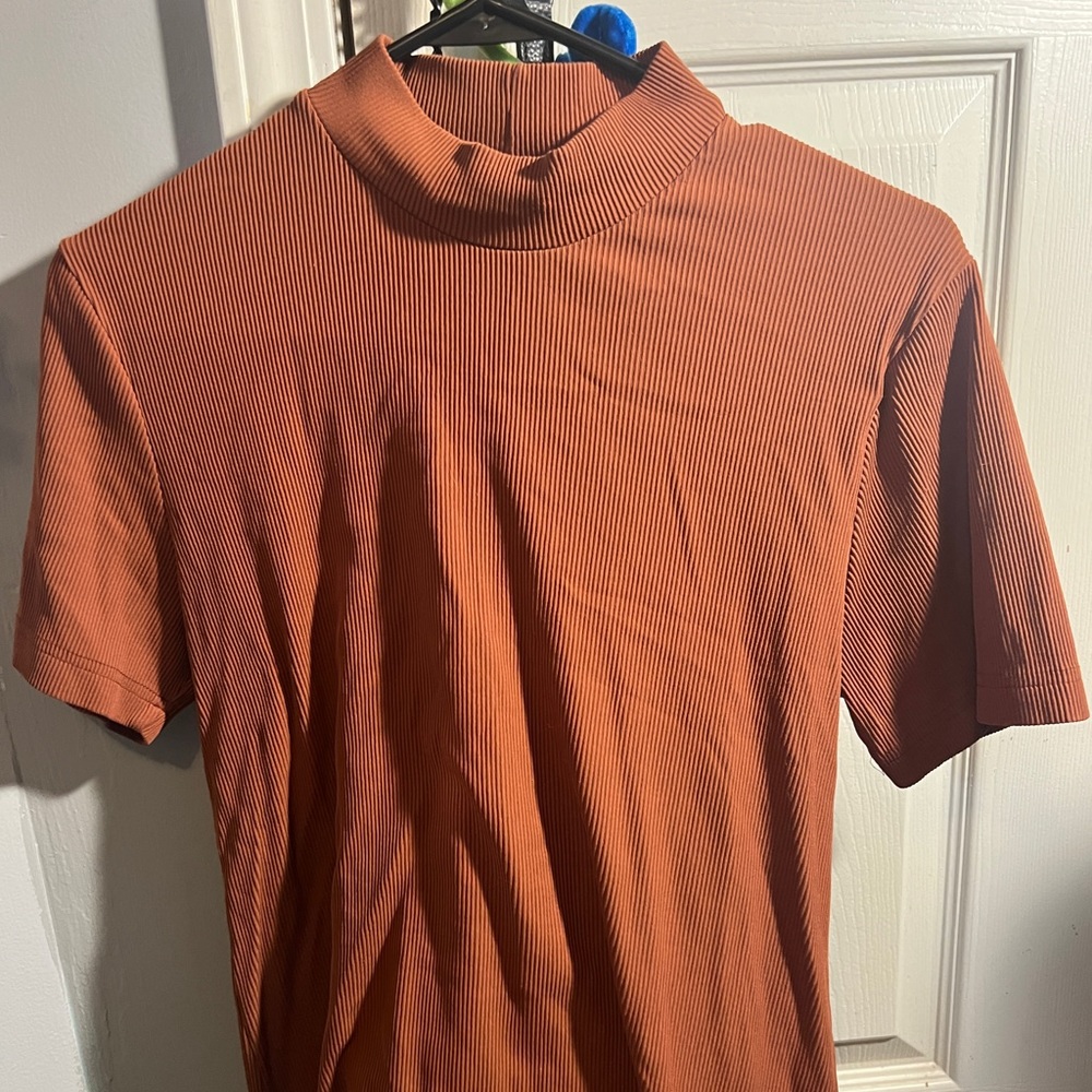 Worhungton mock neck tee